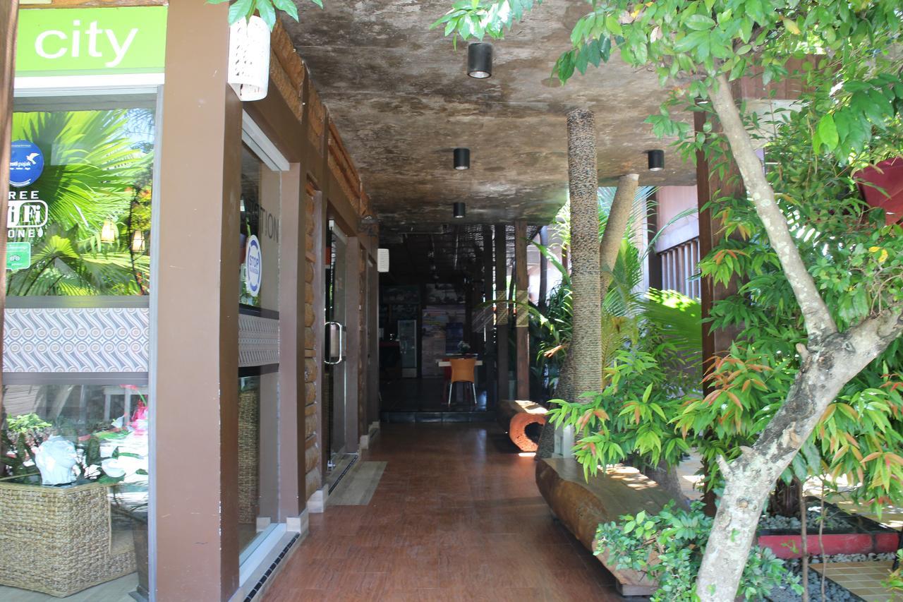 Lawaka Hotel Ampana Exterior foto