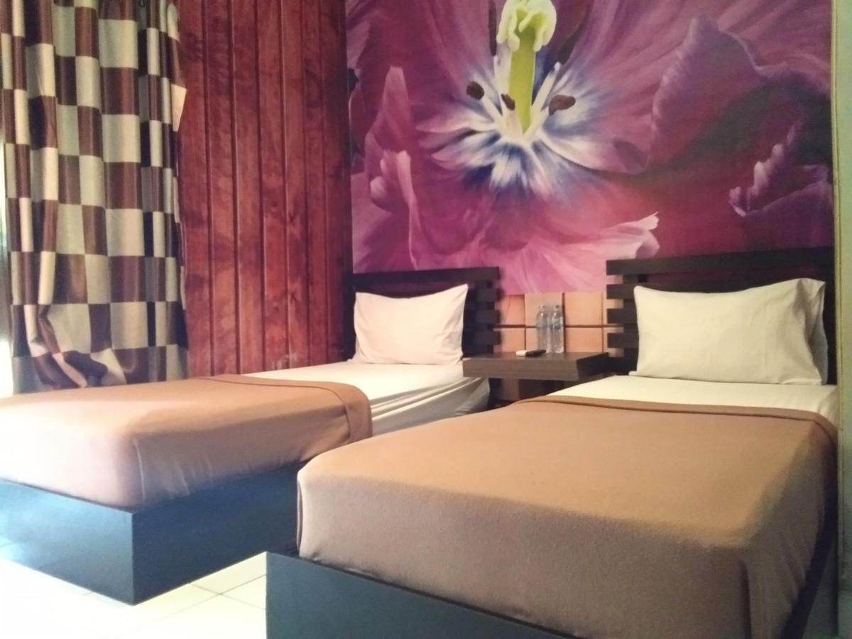 Lawaka Hotel Ampana Exterior foto